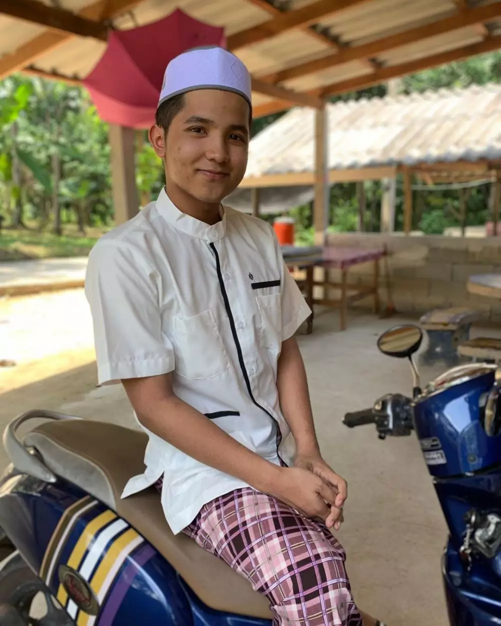 Gaya Jirayut pakai kopiah © 2020 Instagram/@jirayutdaa4official Gaya Jirayut pakai kopiah © 2020 Instagram/@jirayutdaa4official