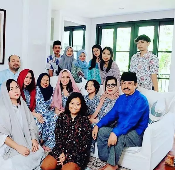 Lebaran BCL ditemani keluarga besar Instagram Lebaran BCL ditemani keluarga besar Instagram
