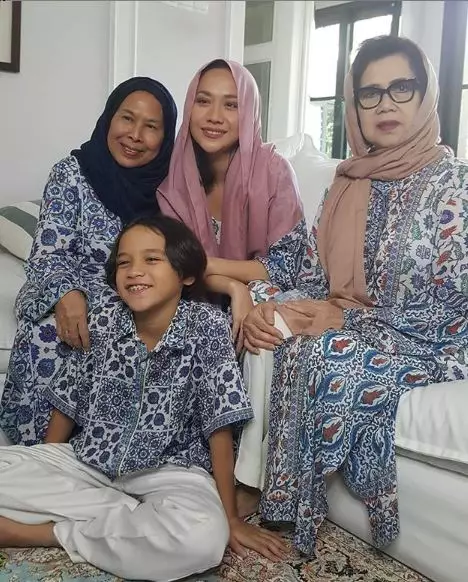 Lebaran BCL ditemani keluarga besar Instagram Lebaran BCL ditemani keluarga besar Instagram