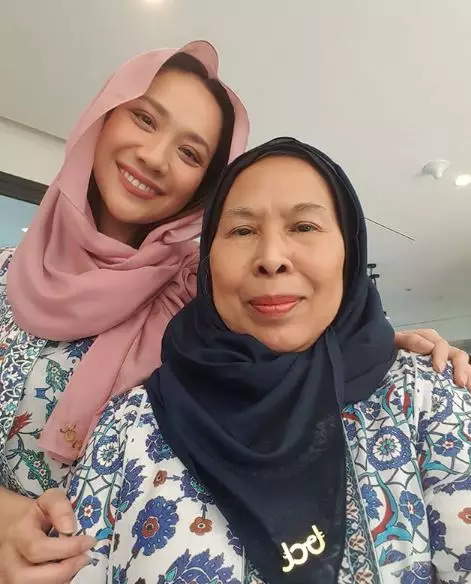 Lebaran BCL ditemani keluarga besar Instagram Lebaran BCL ditemani keluarga besar Instagram