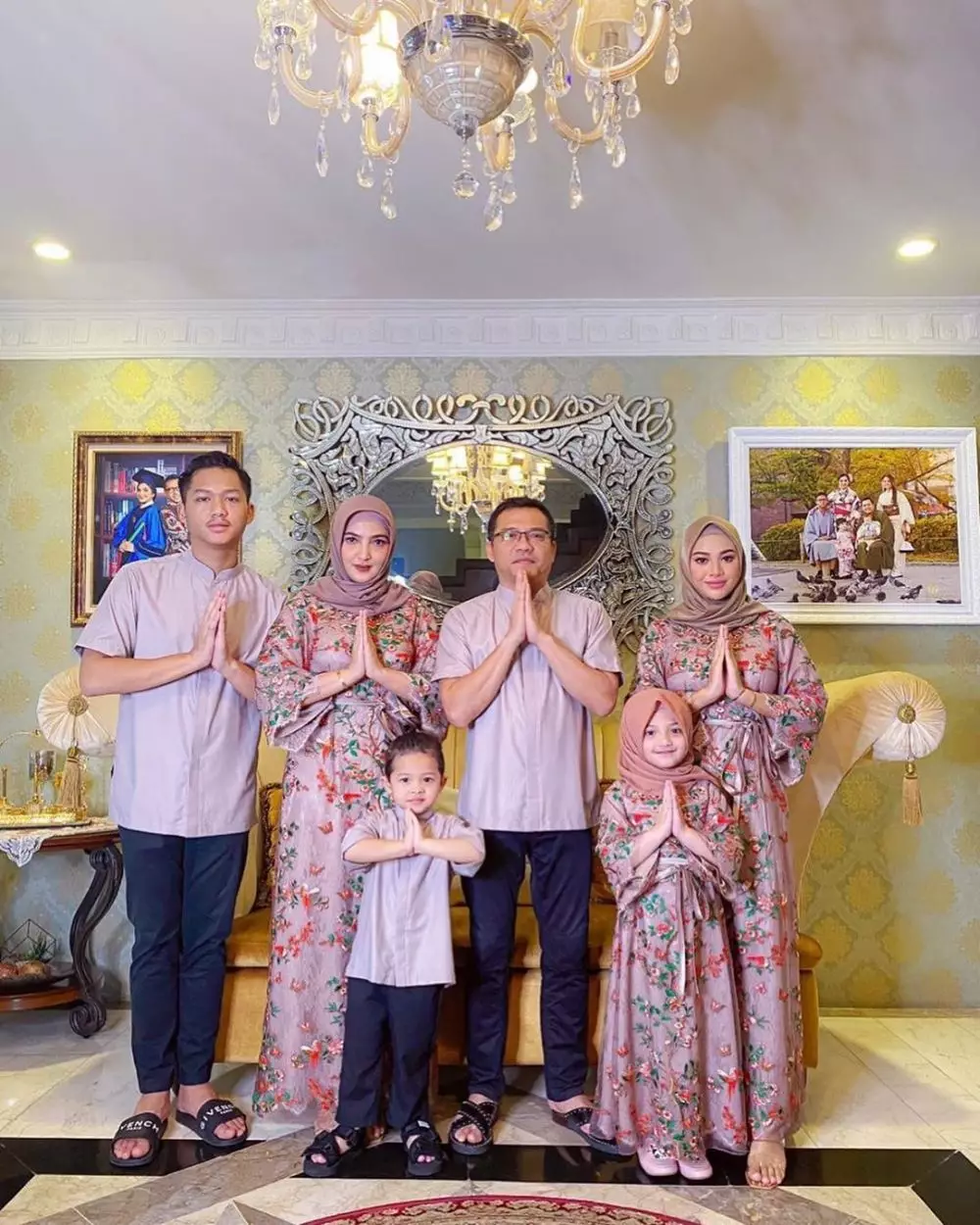 lebaran keluarga Anang-Ashanty © 2020 Instagram/@ananghijau ; Instagram/@ashanty_ash lebaran keluarga Anang-Ashanty © 2020 Instagram/@ananghijau ; Instagram/@ashanty_ash