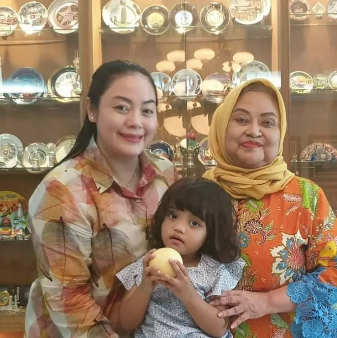 Potret Yan Vellia rayakan Lebaran tanpa Didi Kempot Instagram Potret Yan Vellia rayakan Lebaran tanpa Didi Kempot Instagram