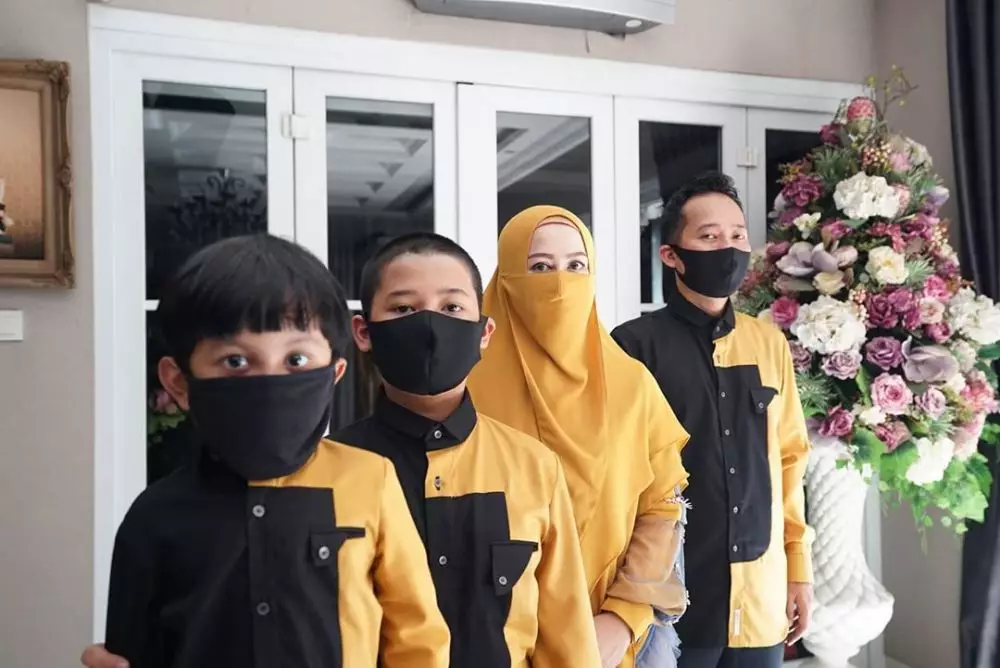 seragam lebaran seleb Berbagai sumber