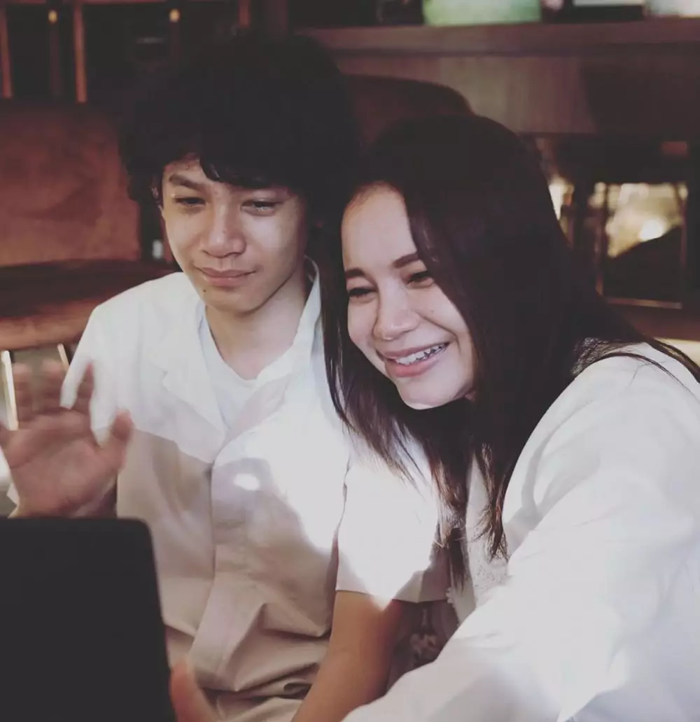 momen lebaran rossa di rumah instagram