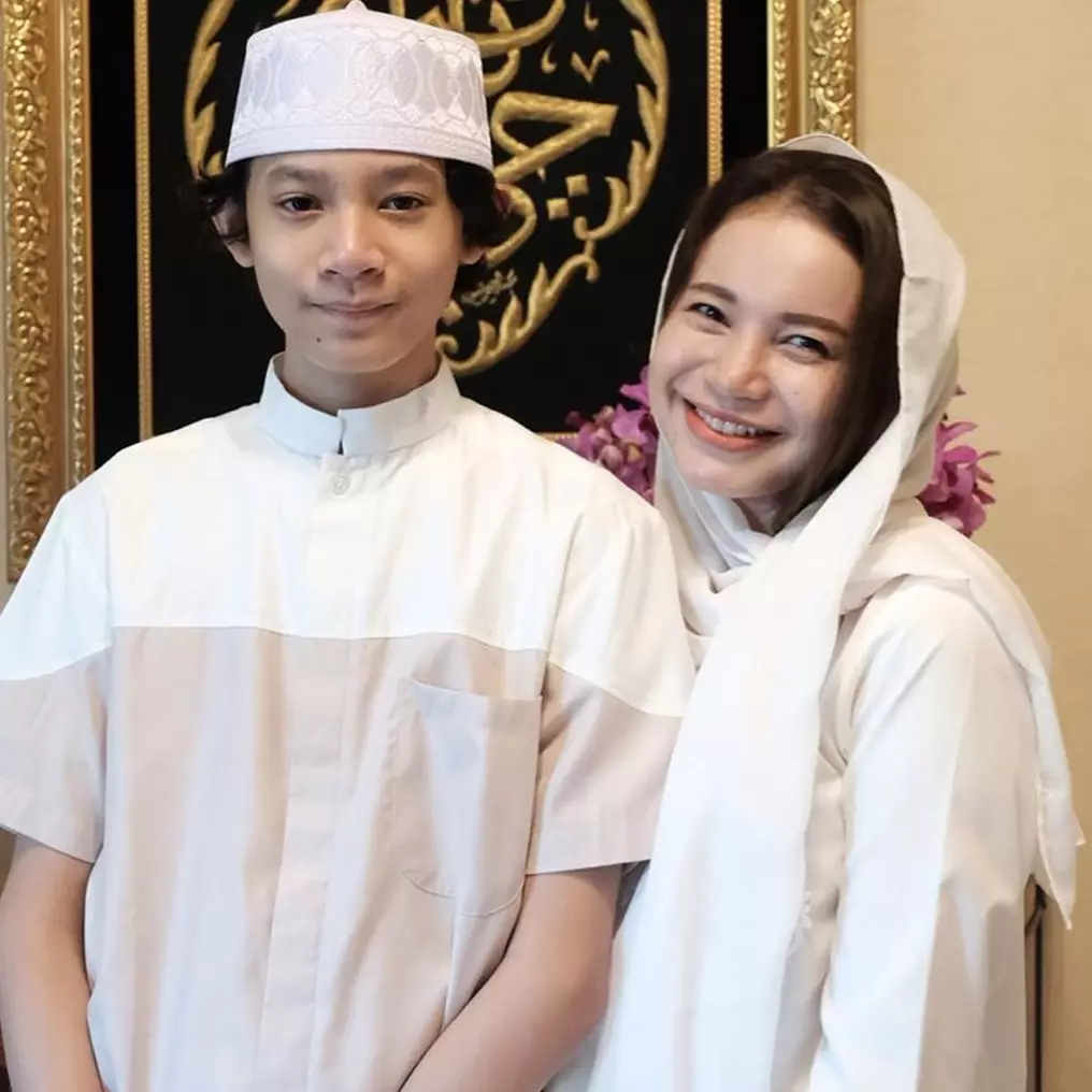 8 Momen Lebaran Rossa di rumah, mata sembap tak bisa mudik