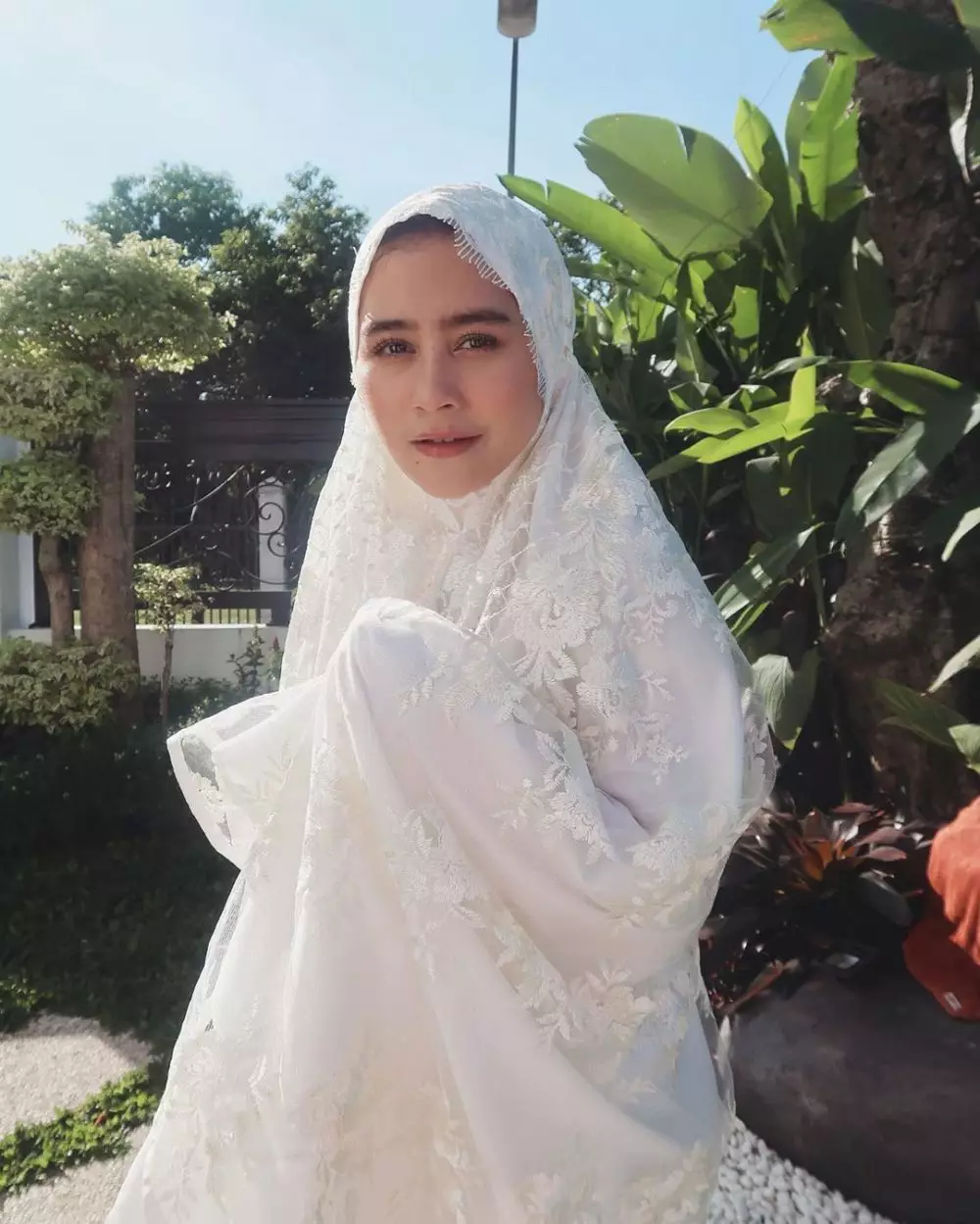 Potret Lebaran Prilly Latuconsina © 2020 brilio.net Instagram/@prillylatuconsina96 Potret Lebaran Prilly Latuconsina © 2020 brilio.net Instagram/@prillylatuconsina96
