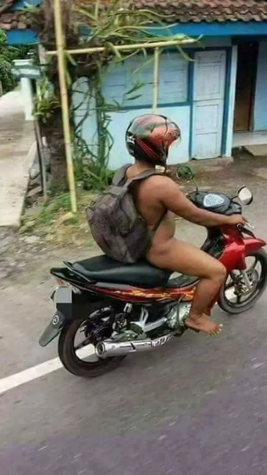 Gaya pengendara motor absurd Berbagai sumber Gaya pengendara motor absurd Berbagai sumber