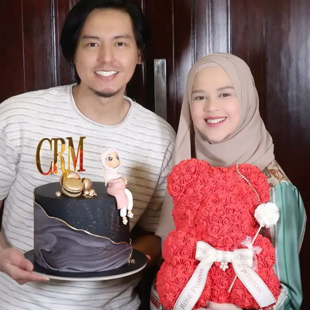 9 Momen ultah Cut Meyriska, kado dari Roger curi perhatian