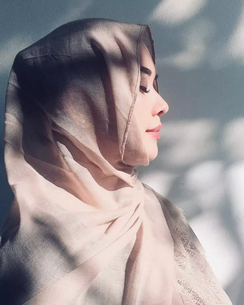 seleb tampil berhijab saat Lebaran berbagai sumber