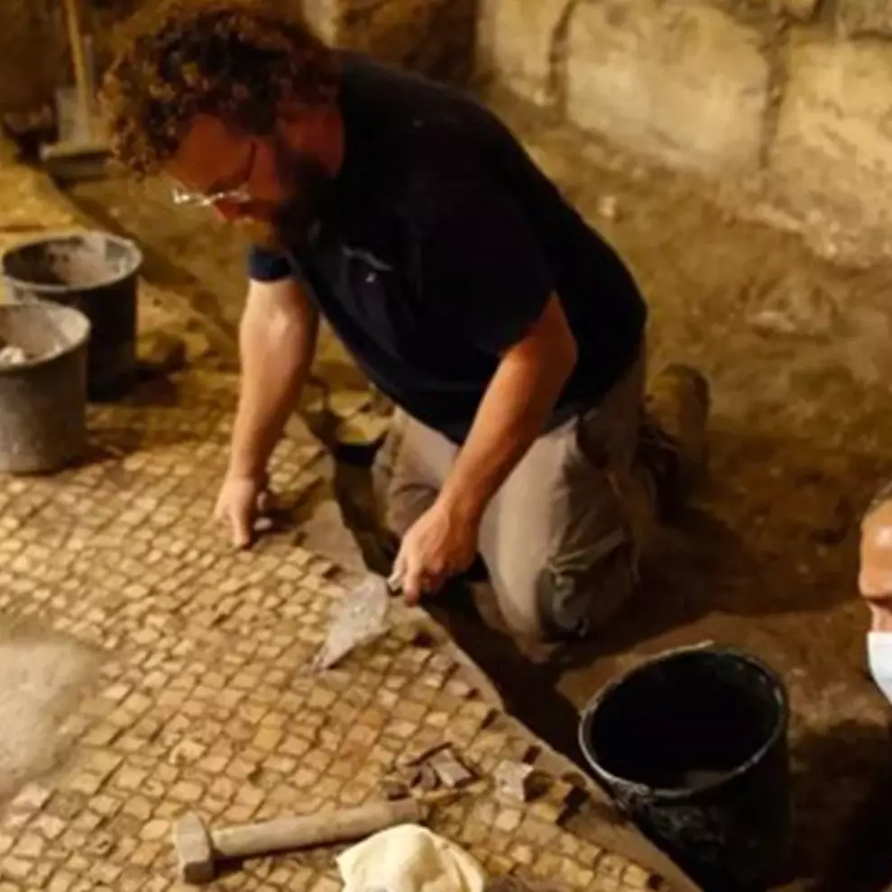 Heboh penemuan guci perunggu berusia 2.000 tahun, berisi cairan aneh