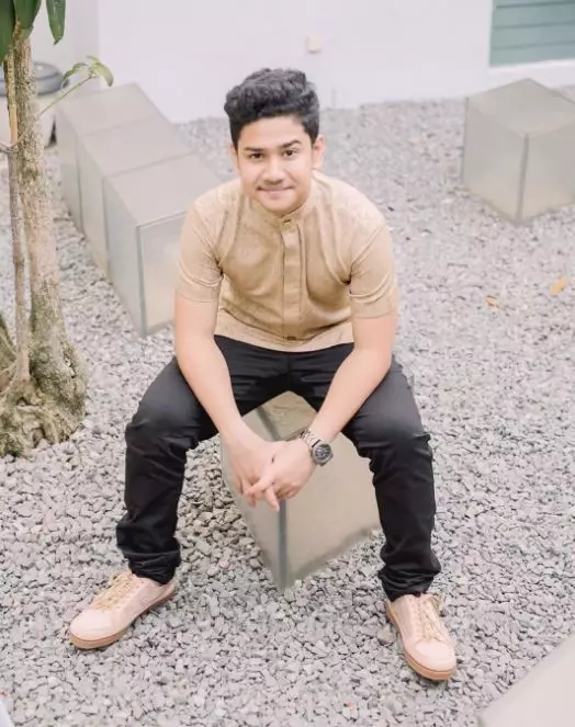 10 Gaya Syakir Daulay pakai baju koko Instagram