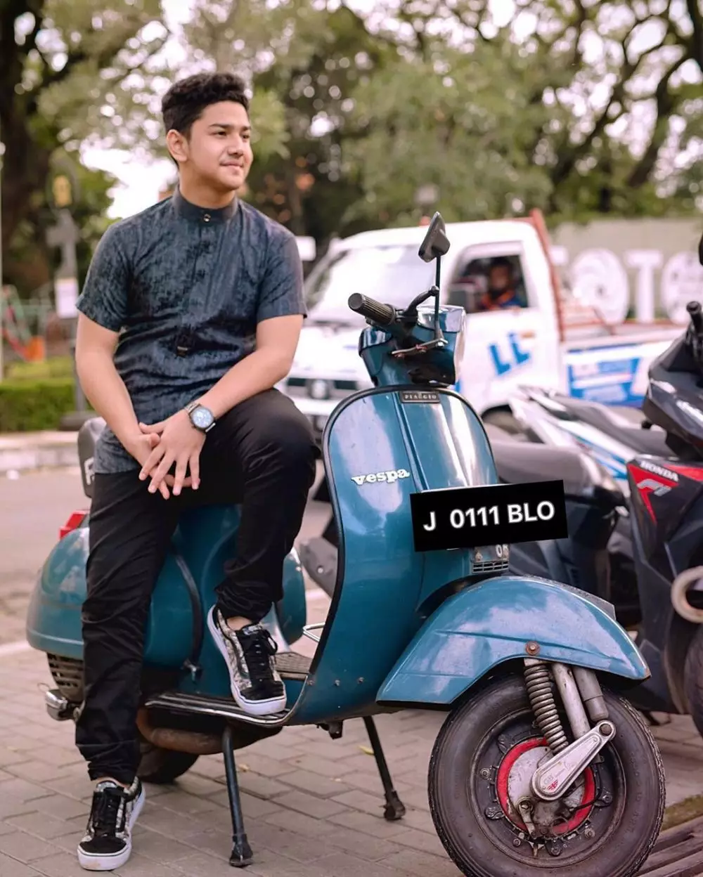 10 Gaya Syakir Daulay pakai baju koko Instagram