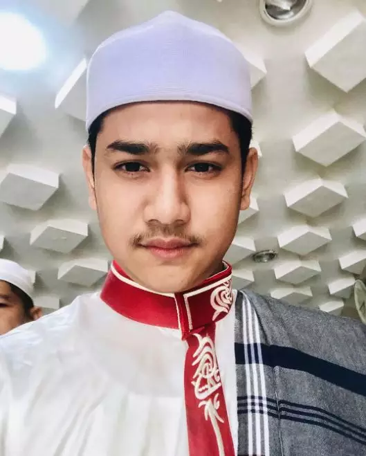 10 Gaya Syakir Daulay pakai baju koko Instagram