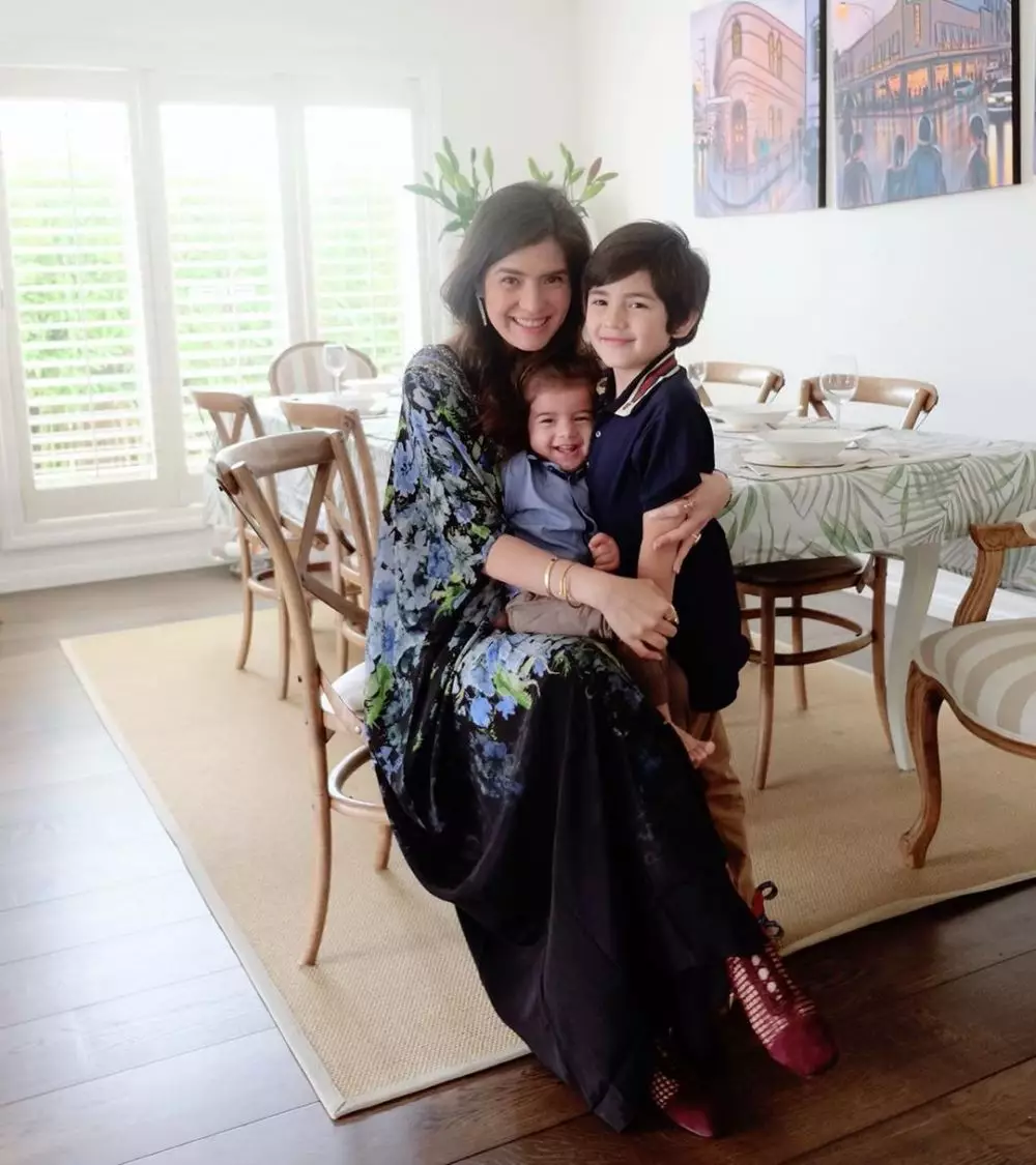 Potret seleb rayakan Idulfitri  © 2020  Instagram/@sharazaaa ; Instagram/@carissa_puteri