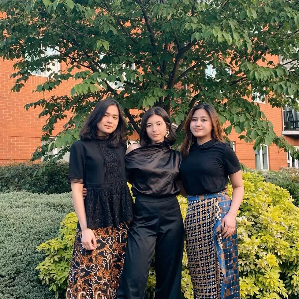 Potret seleb rayakan Idulfitri  © 2020  Instagram/@sharazaaa ; Instagram/@carissa_puteri