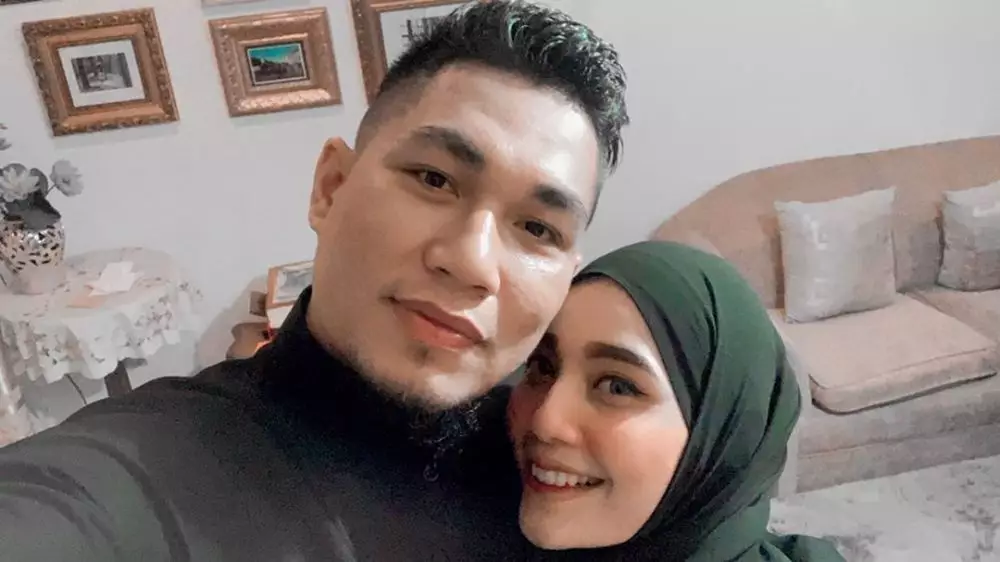 6 Seleb rayakan Idul Fitri 2020 pertama kali setelah jadi mualaf © 2020 brilio.net 6 Seleb rayakan Idul Fitri 2020 pertama kali setelah jadi mualaf © 2020 brilio.net