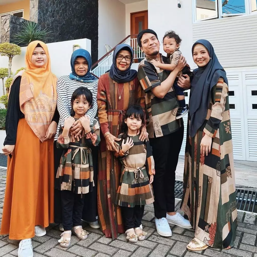 Momen seleb Lebaran bareng ART Instagram