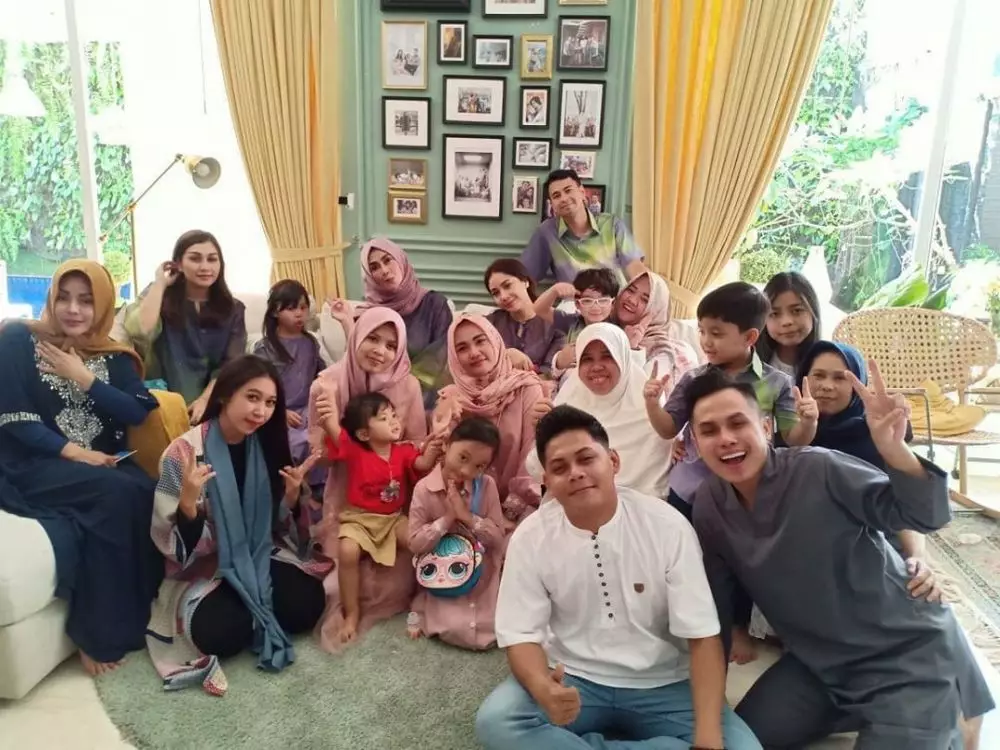 Momen seleb Lebaran bareng ART Instagram