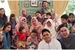 Momen 12 seleb rayakan Lebaran bareng ART, penuh kehangatan