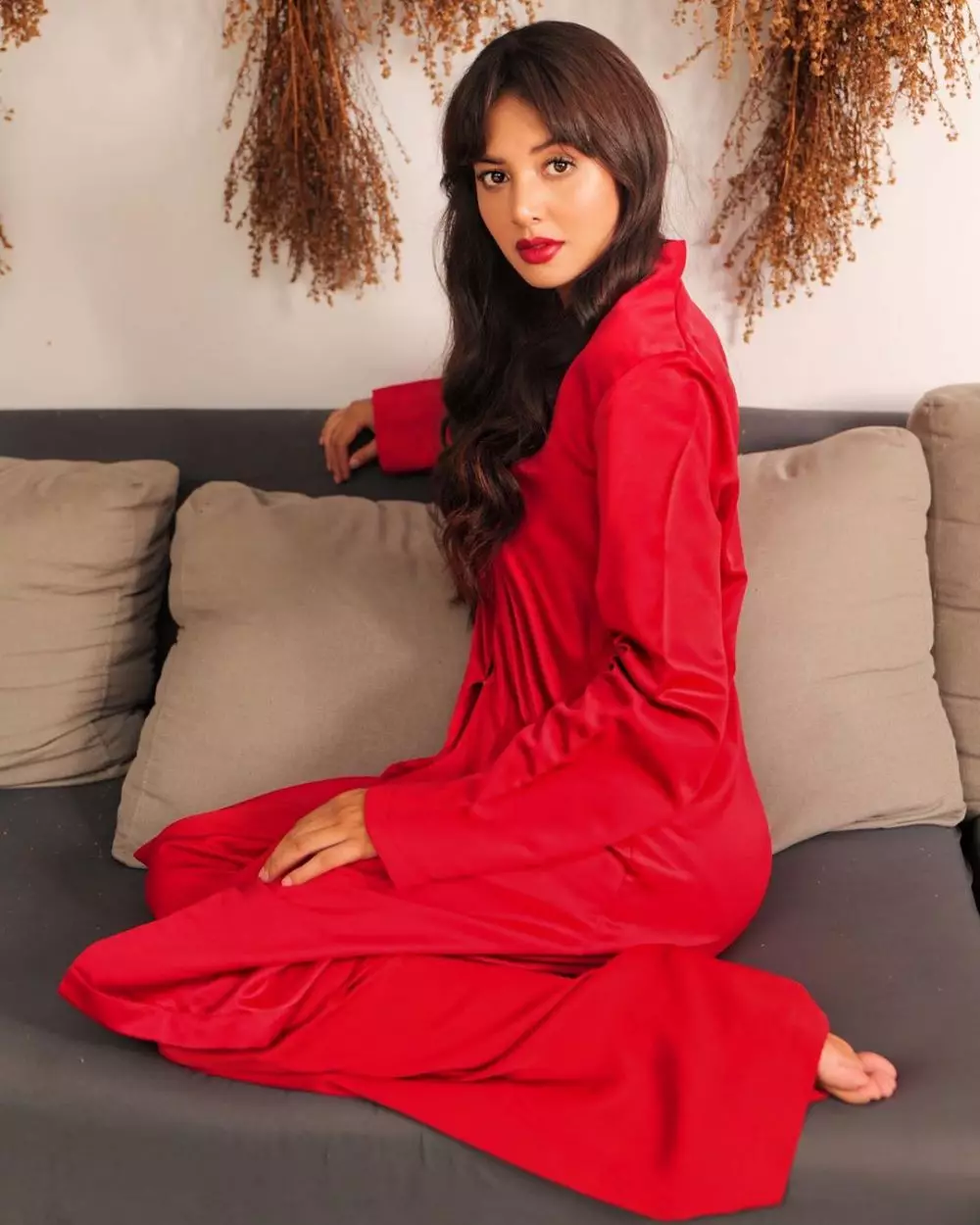 Aureli Moeremans bermakeup tebal © 2020 Instagram/@aureli