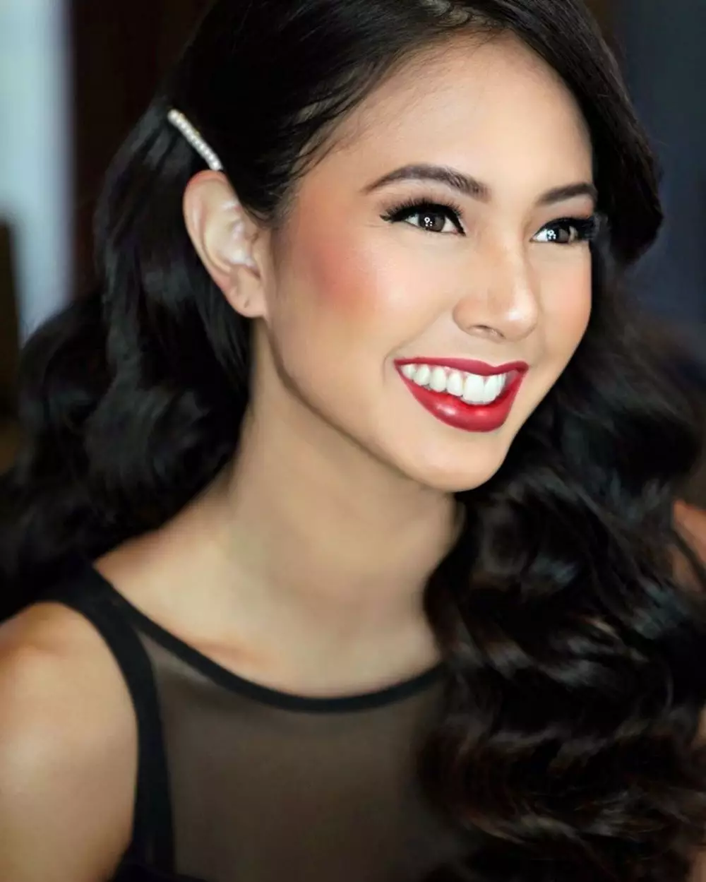 Aureli Moeremans bermakeup tebal © 2020 Instagram/@aureli