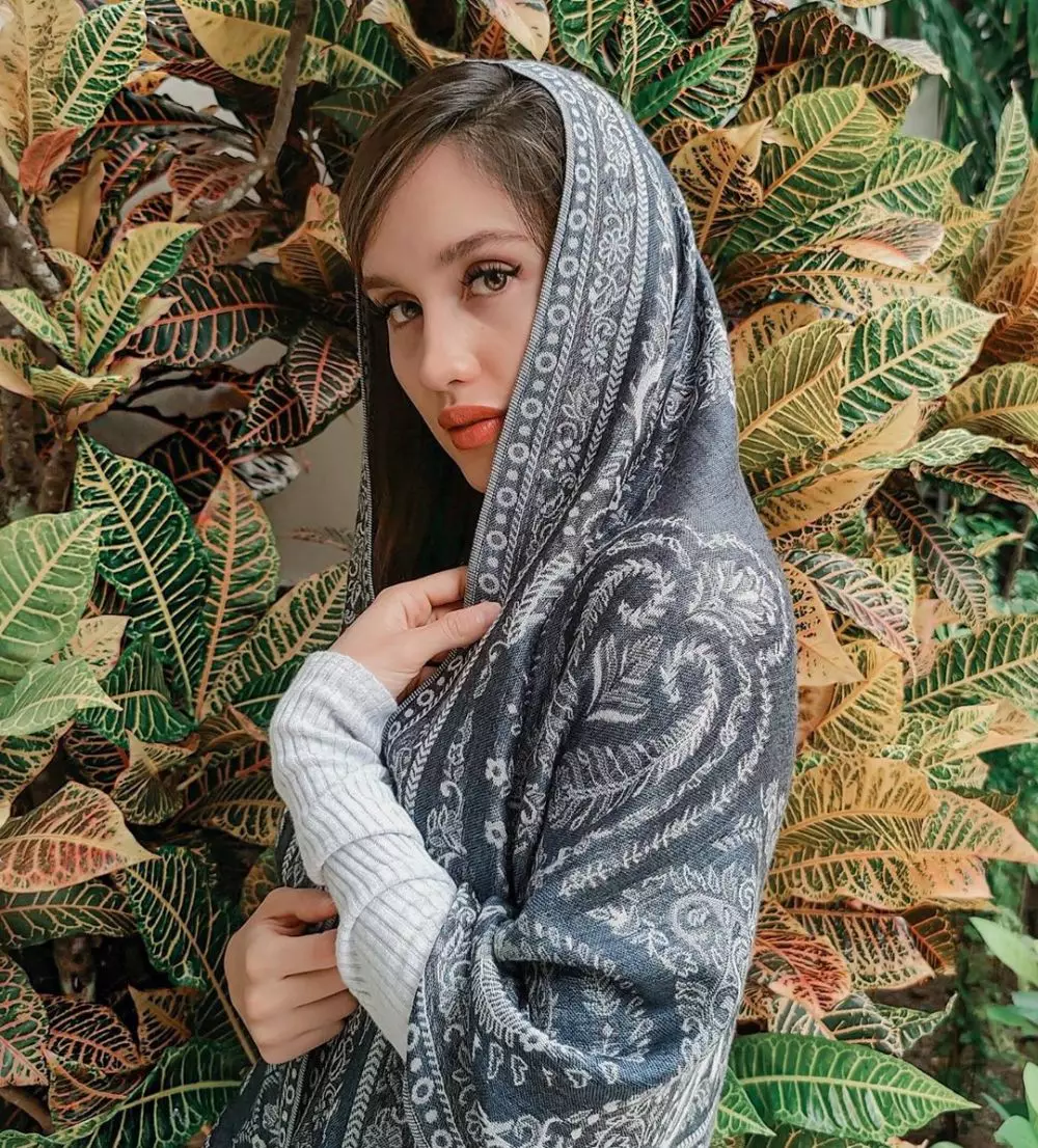 6 Potret Cinta Laura berbalut jilbab Instagram 6 Potret Cinta Laura berbalut jilbab Instagram