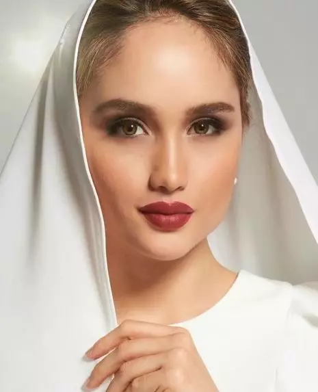 6 Potret Cinta Laura berbalut jilbab Instagram 6 Potret Cinta Laura berbalut jilbab Instagram