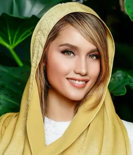 6 Potret Cinta Laura berbalut jilbab Instagram 6 Potret Cinta Laura berbalut jilbab Instagram