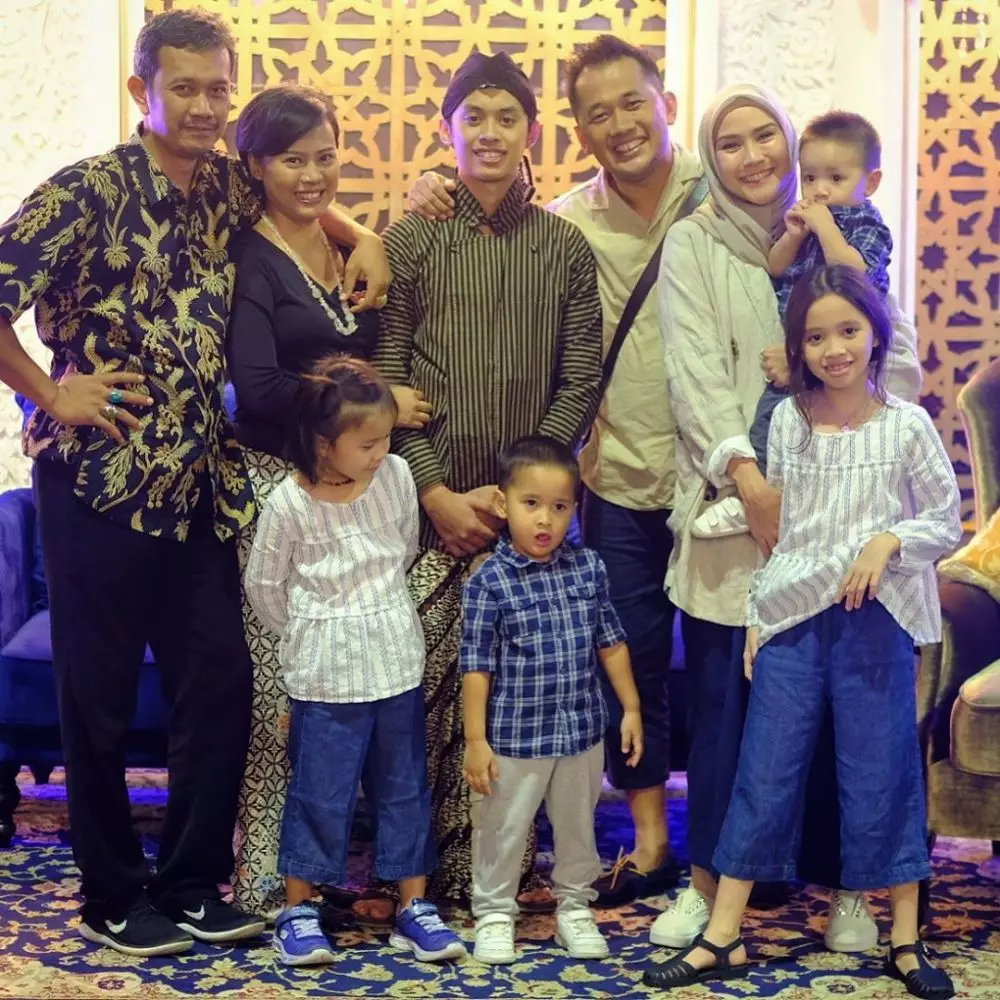 Potret kompak Zaskia dan Bhumi Instagram Potret kompak Zaskia dan Bhumi Instagram