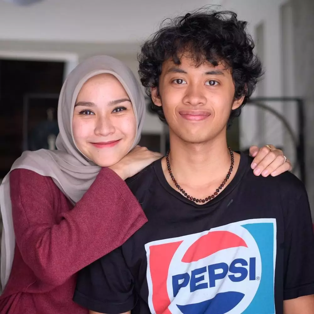 Potret kompak Zaskia dan Bhumi Instagram Potret kompak Zaskia dan Bhumi Instagram