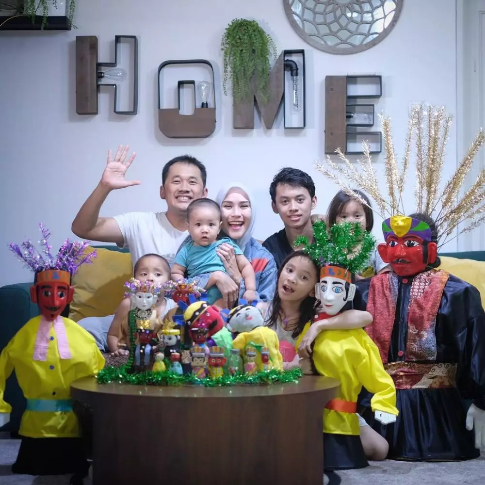 Potret kompak Zaskia dan Bhumi Instagram Potret kompak Zaskia dan Bhumi Instagram