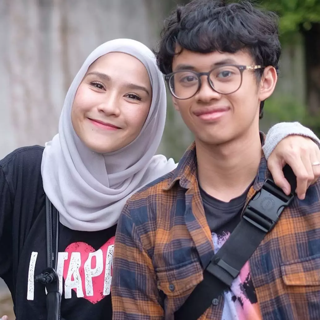 10 Potret kompak Zaskia Adya Mecca dan anak tiri, bak kakak-adik