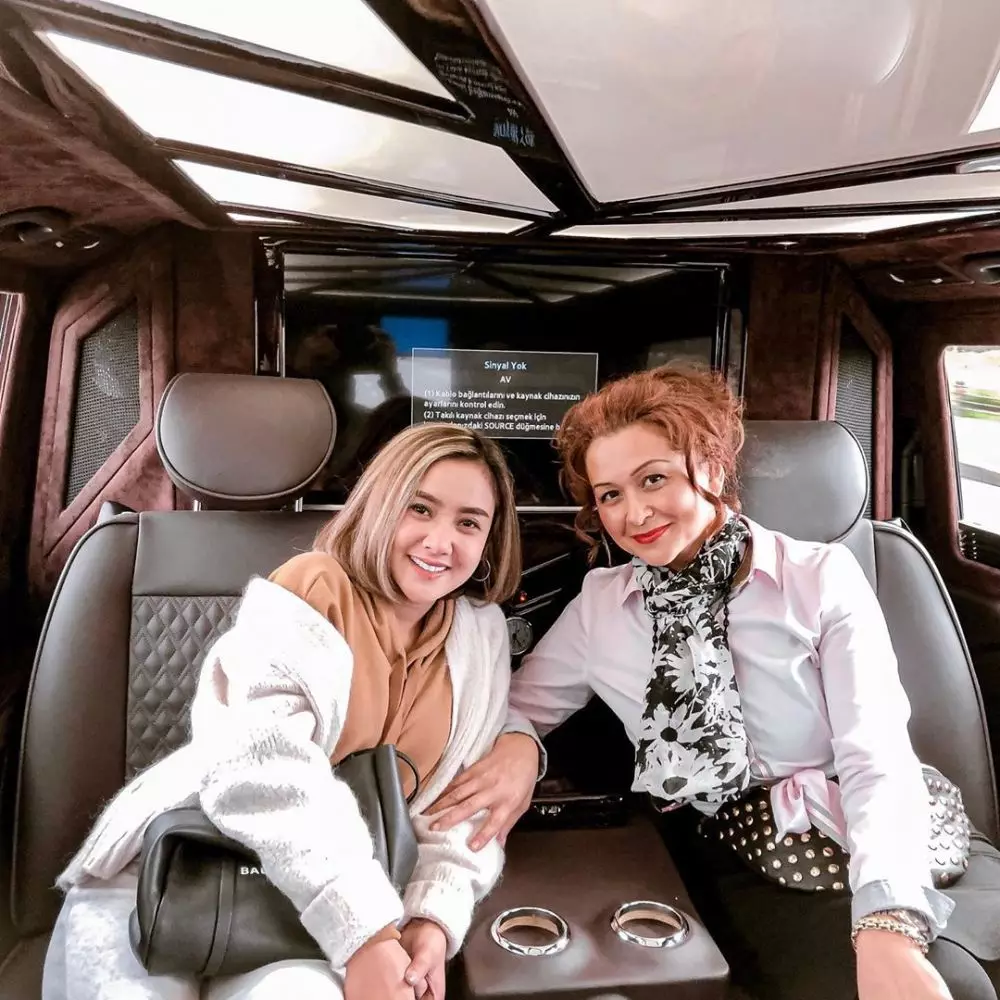 6 Potret Cita Citata dan calon ibu mertua Instagram