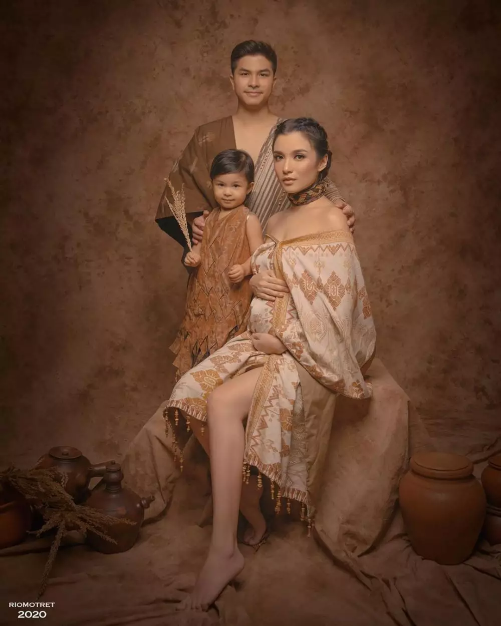 seleb hamil anak kedua berbagai sumber seleb hamil anak kedua berbagai sumber