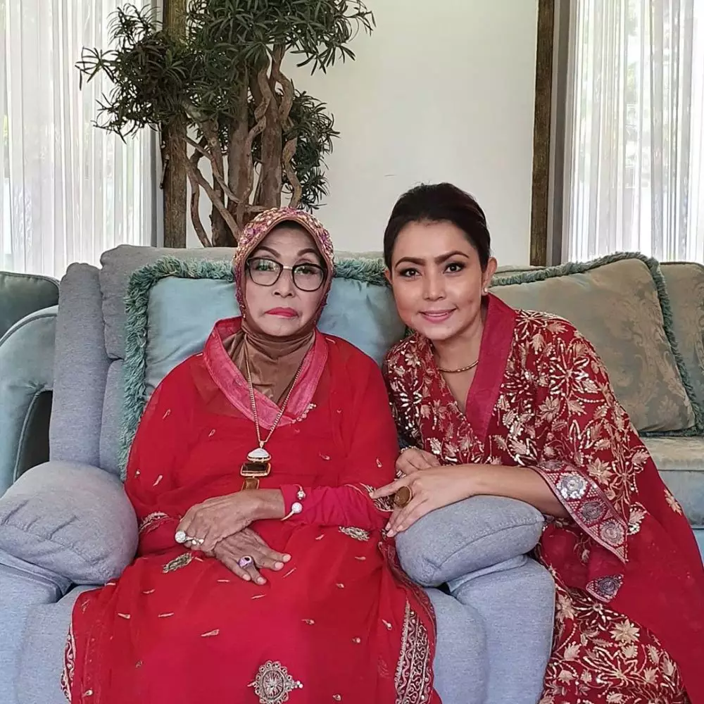 Mayangsari dan ibunda instagram