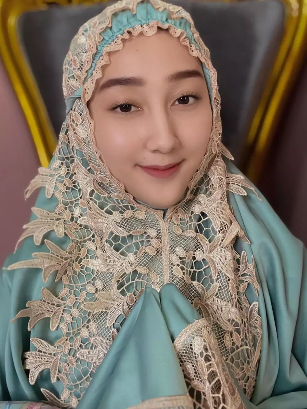 Pesona Sandrina pakai hijab Instagram/@sandrinamazayya