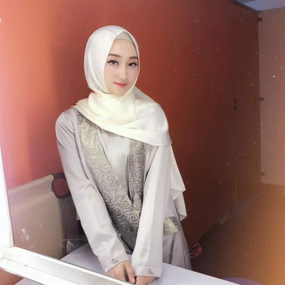 Pesona Sandrina pakai hijab Instagram/@sandrinamazayya
