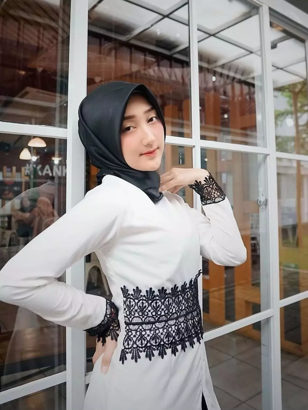 Pesona Sandrina pakai hijab Instagram/@sandrinamazayya