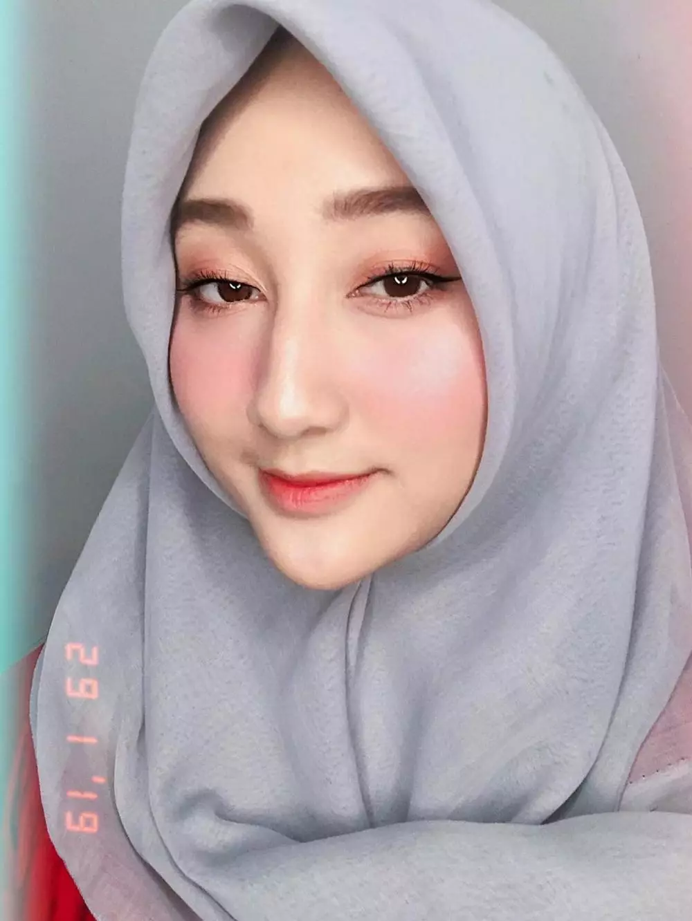 Pesona Sandrina pakai hijab Instagram/@sandrinamazayya