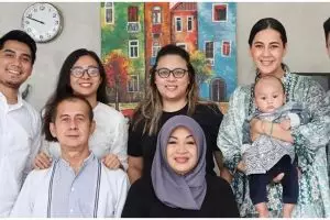 Jarang terekspos, ini 7 momen kedekatan Baim Wong dan mertua