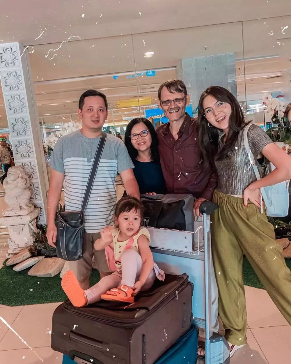 7 potret Olivia Jensen bersama ayah bundanya Instagram 7 potret Olivia Jensen bersama ayah bundanya Instagram