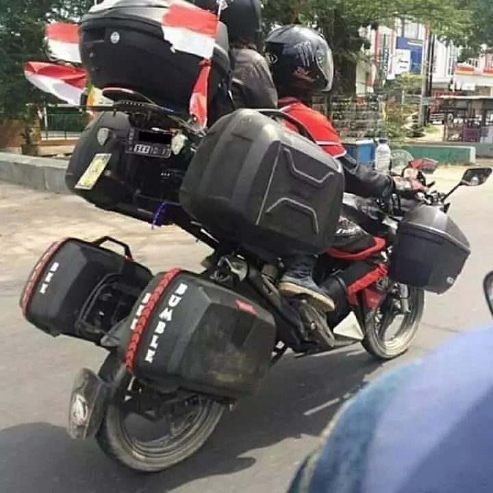 barang nyeleneh dibawa berkendara © 2020 instagram.com barang nyeleneh dibawa berkendara © 2020 instagram.com
