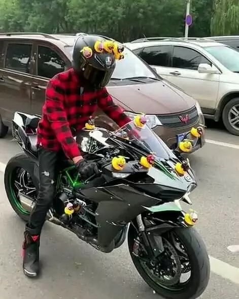 barang nyeleneh dibawa berkendara © 2020 instagram.com barang nyeleneh dibawa berkendara © 2020 instagram.com