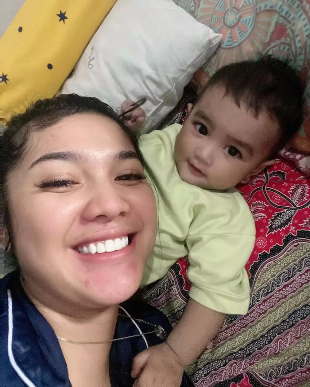 Momen Raya Kitty momong anak Instagram Momen Raya Kitty momong anak Instagram