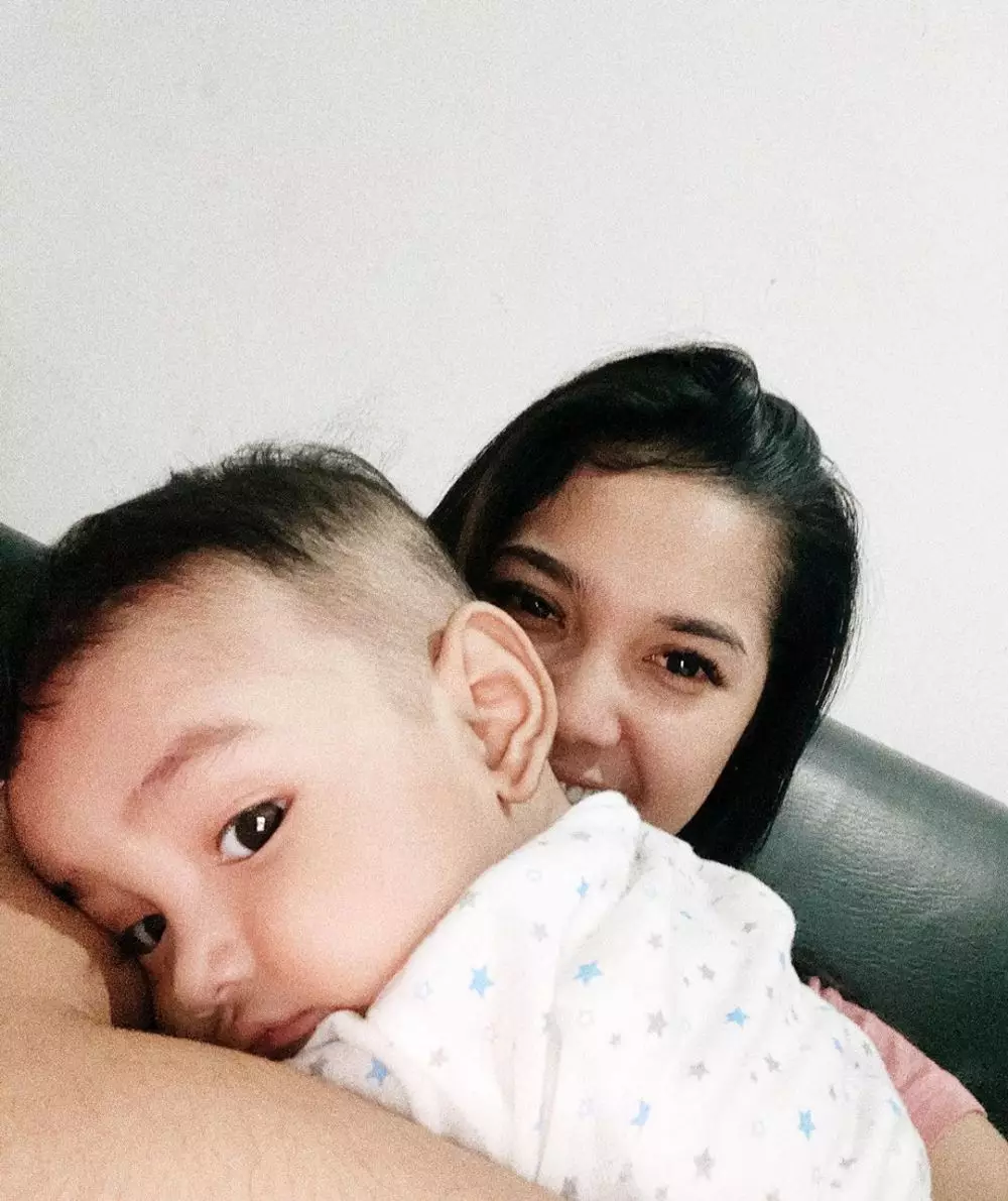 Momen Raya Kitty momong anak Instagram Momen Raya Kitty momong anak Instagram