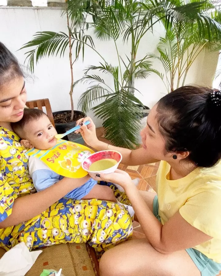 Momen Raya Kitty momong anak Instagram Momen Raya Kitty momong anak Instagram