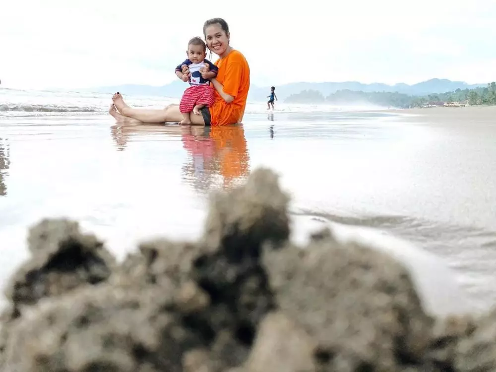 Momen Raya Kitty momong anak Instagram Momen Raya Kitty momong anak Instagram