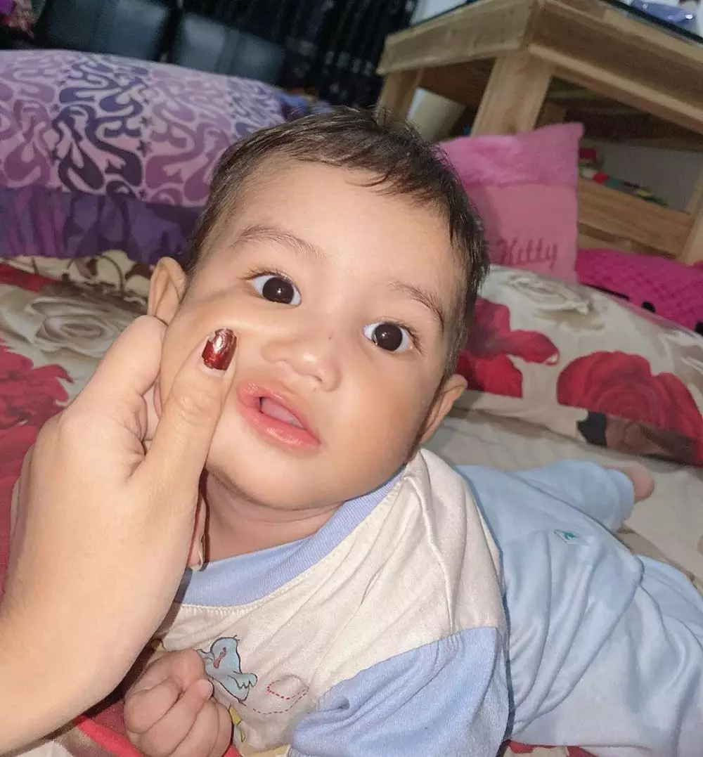 Momen Raya Kitty momong anak Instagram Momen Raya Kitty momong anak Instagram