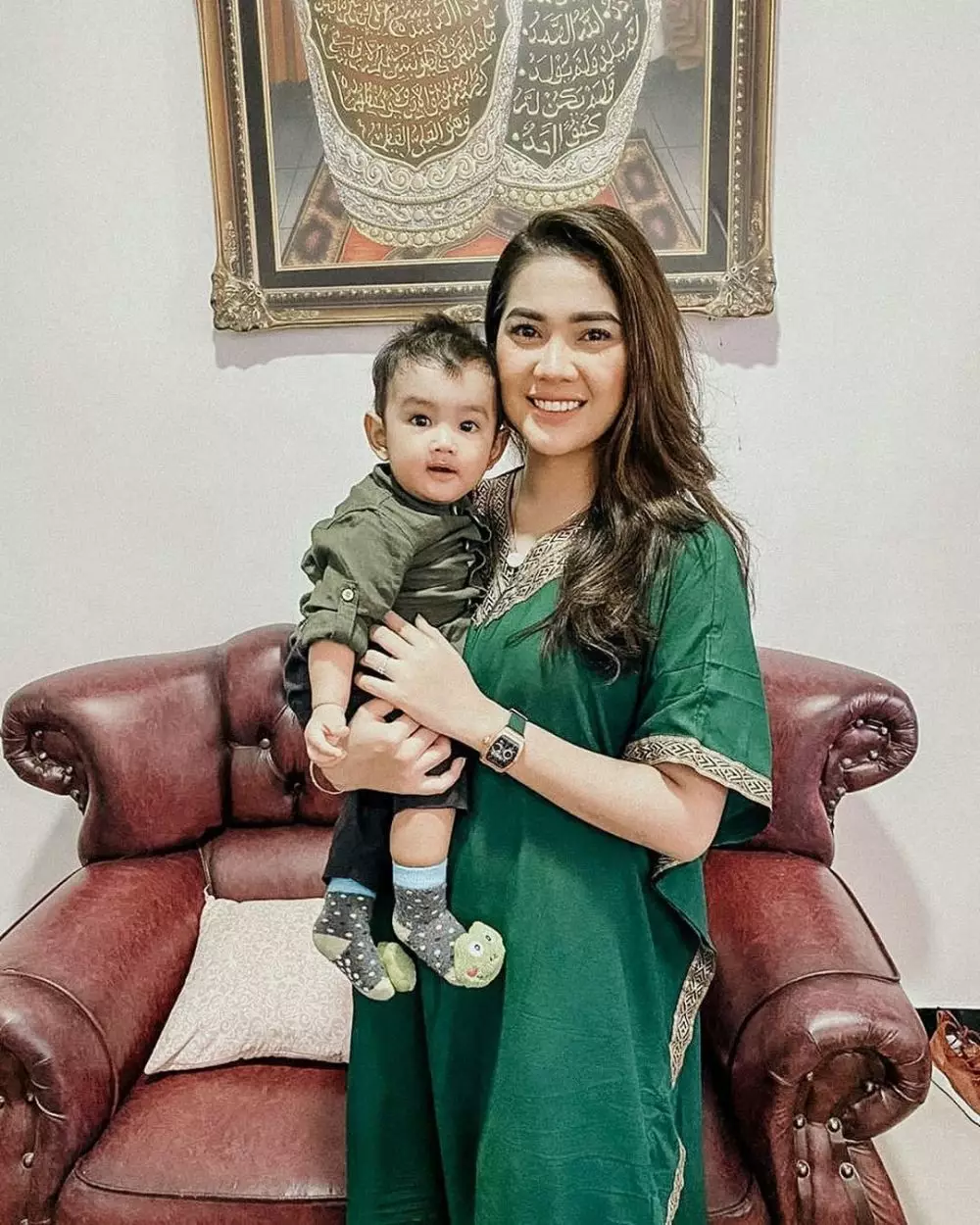 Momen Raya Kitty momong anak Instagram Momen Raya Kitty momong anak Instagram