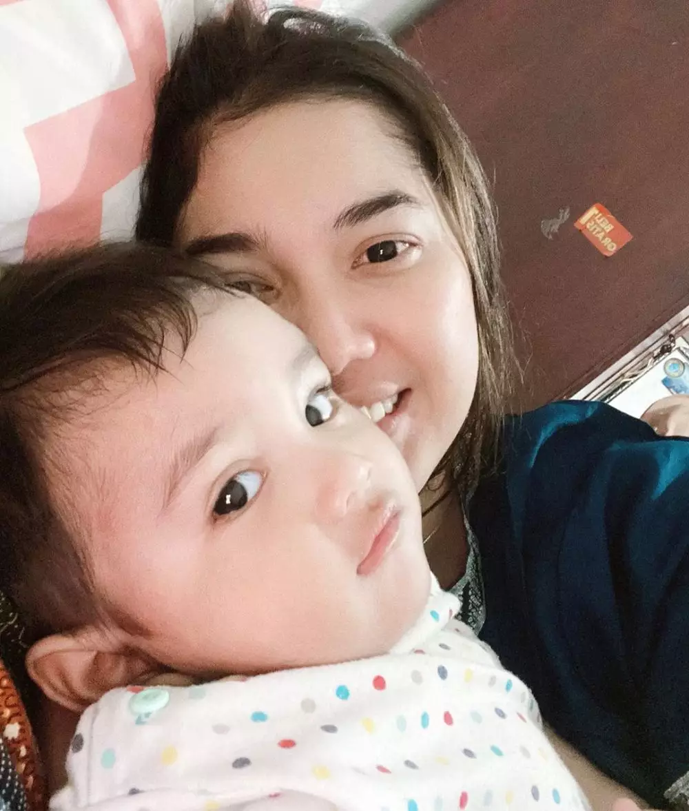 Momen Raya Kitty momong anak Instagram Momen Raya Kitty momong anak Instagram